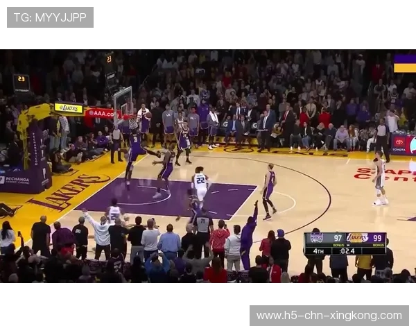 戴维斯盖帽接连出现,洛杉矶防守端坚不可摧 戴维斯盖帽接连出现,洛杉矶防守端坚不可摧