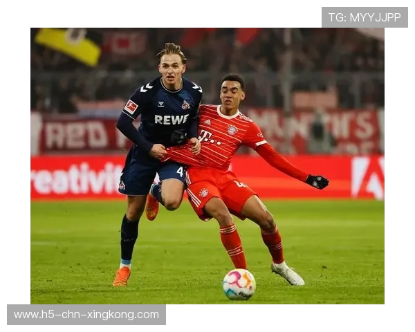 拜仁马兹拉维连续横向盘带后突施冷箭攻入一球,瞬间点燃全场激情! 拜仁马兹拉维连续横向盘带后突施冷箭攻入一球,瞬间点燃全场激情!