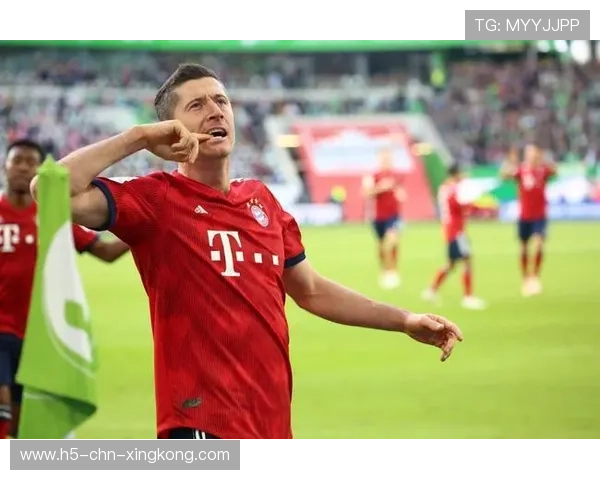 拜仁莱万回传助攻队友禁区内补射斩获进球：默契与机遇在禁区内的致胜解码